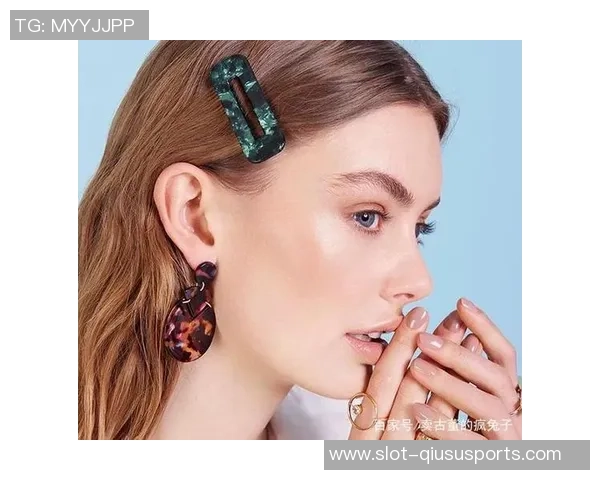 足球发卡的魅力与技巧解析如何在比赛中巧妙运用发卡过人技术