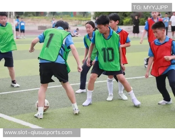 足球场上的激情瞬间我爱足球场照片记录每一次精彩的比赛与友谊